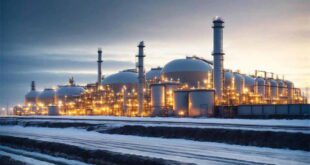 Catalytic Cracking vs. Hydrocracking in Refinery Operations