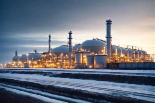 Catalytic Cracking vs. Hydrocracking in Refinery Operations